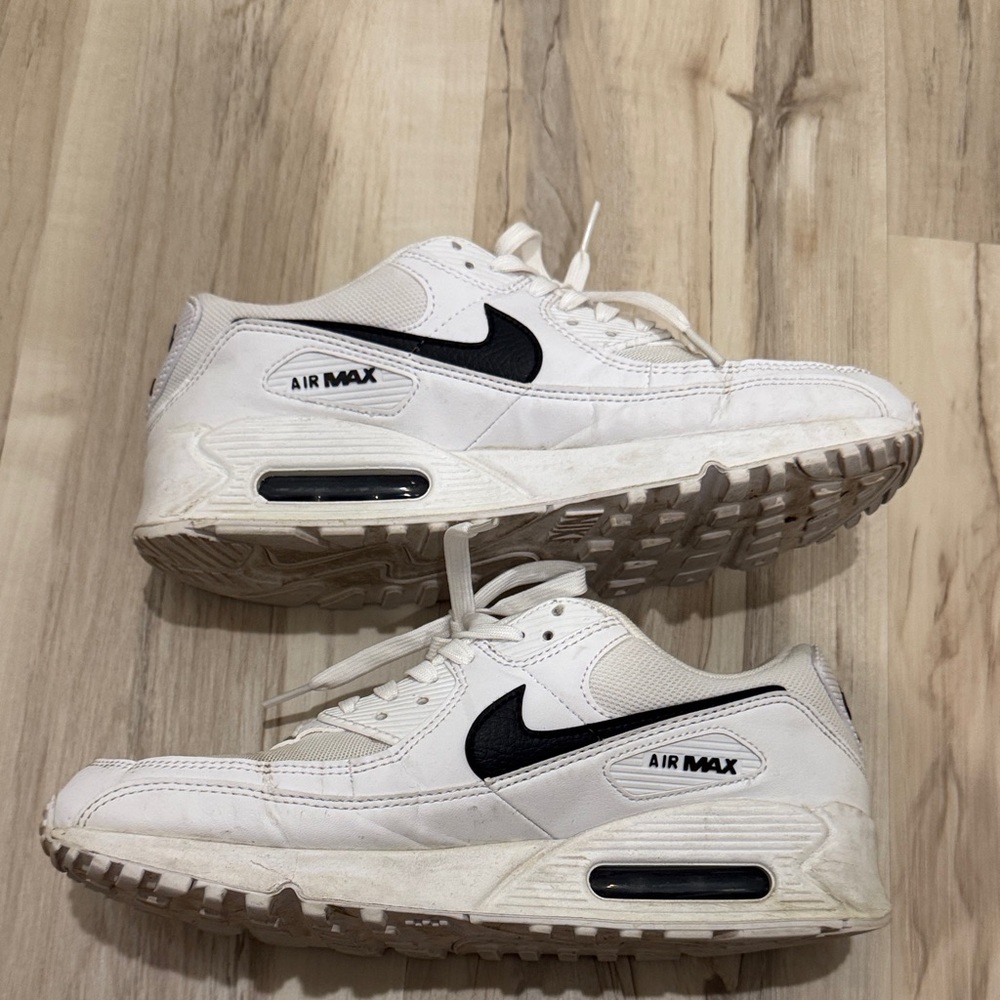 Nike Air Max Men's White and Black Sneakers - Picture 2 of 2